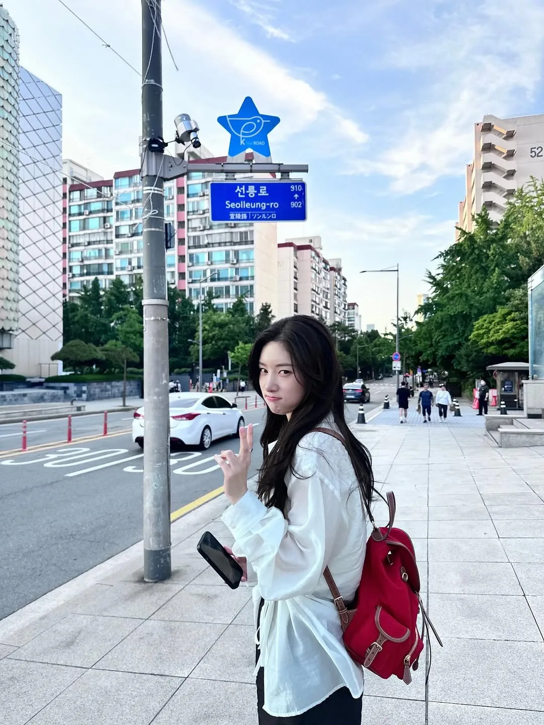"nữ luật sư" Jung Chae-yeon diện sơ mi trắng