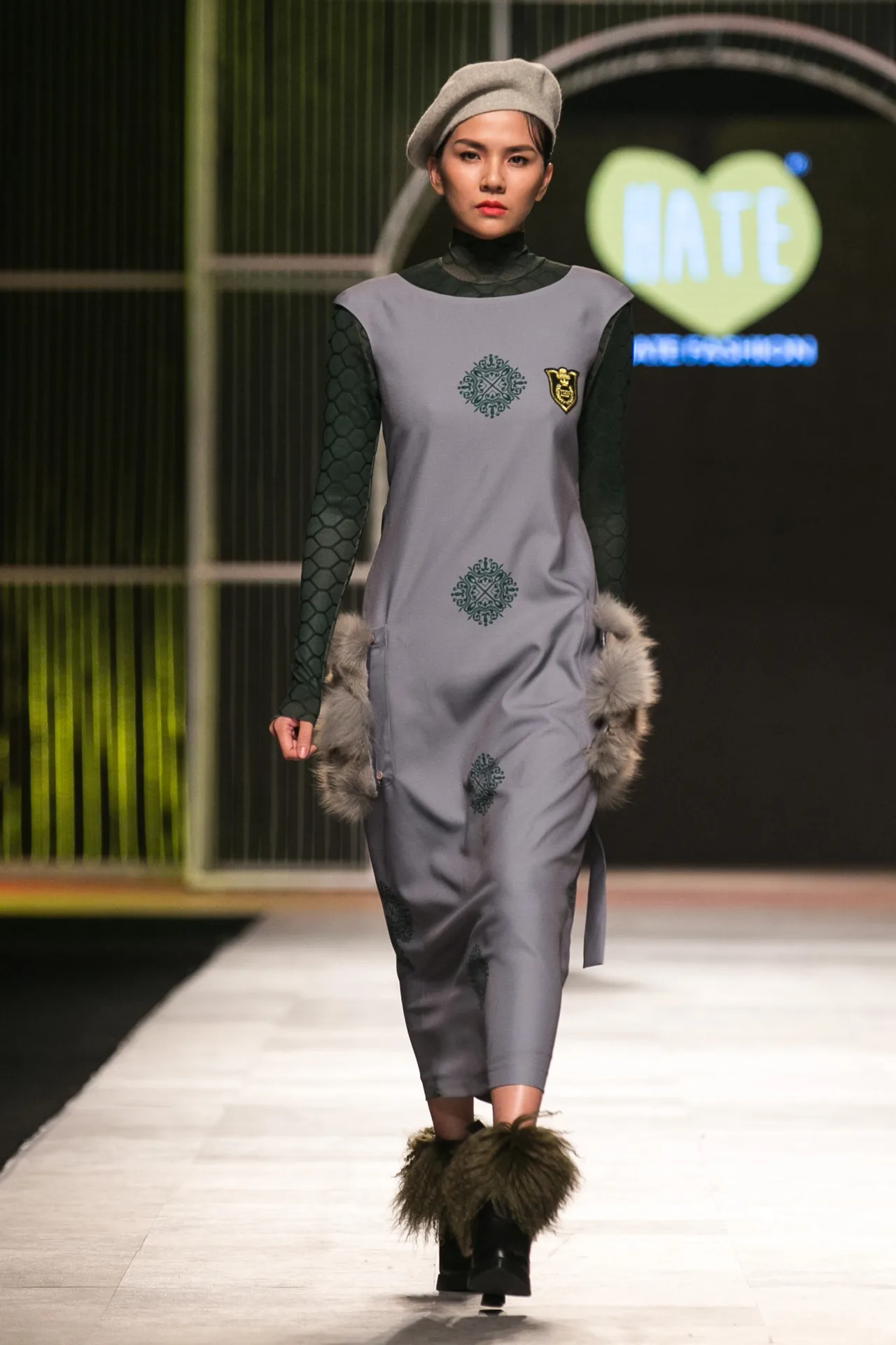 I HATE FASHION thả “Ký ức những mùa đông cũ kỹ” vào BST Thu-Đông 2016 tại VIFW - ELLE VN