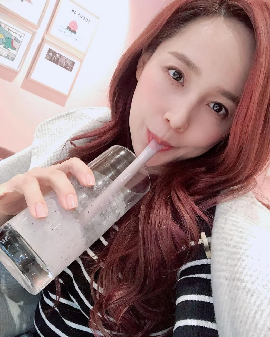 uống nhiều nước là bí quyết làm đẹp của eugene uống nhiều nước là bí quyết làm đẹp của eugene