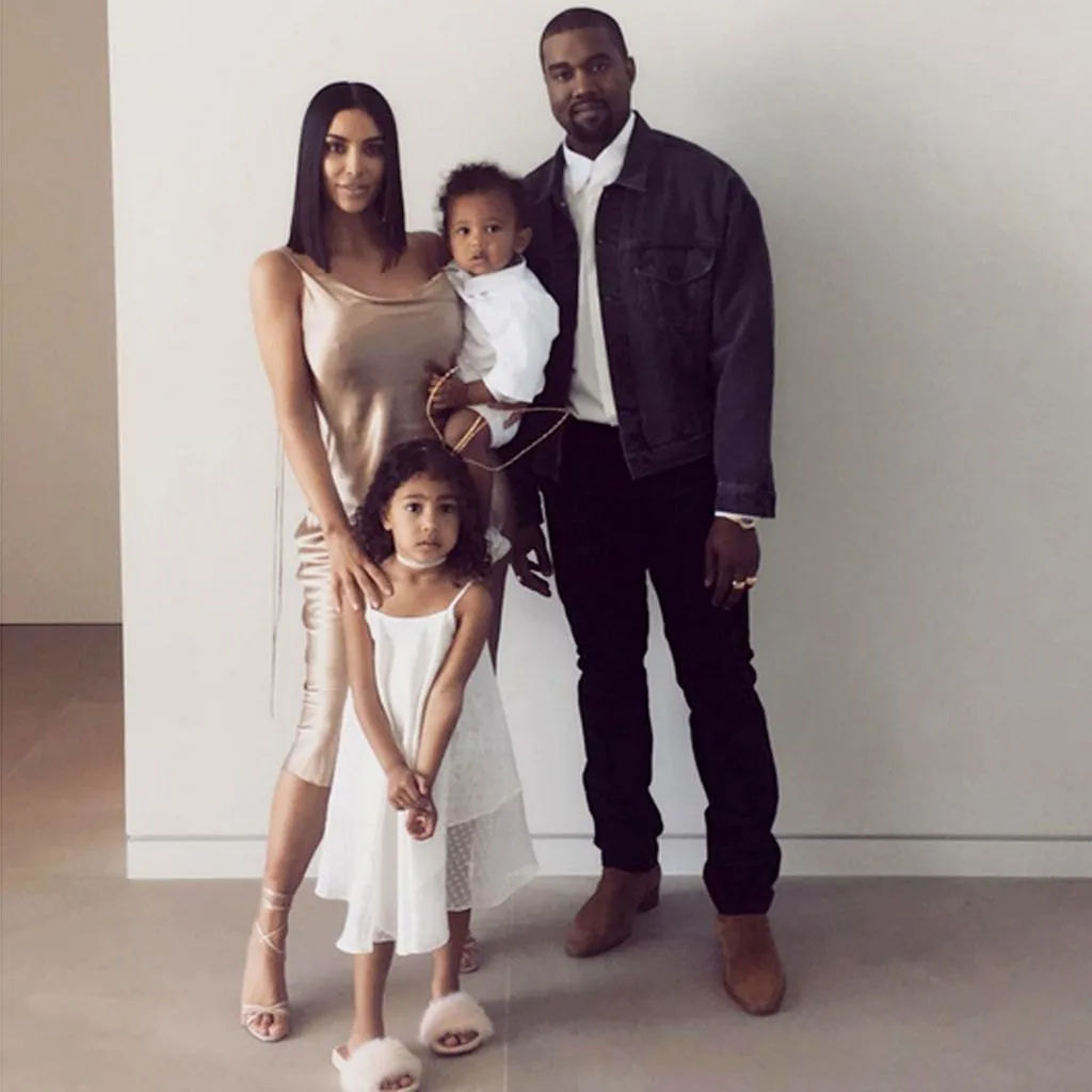Kim Kardashian và Kanye West Kim Kardashian và Kanye West