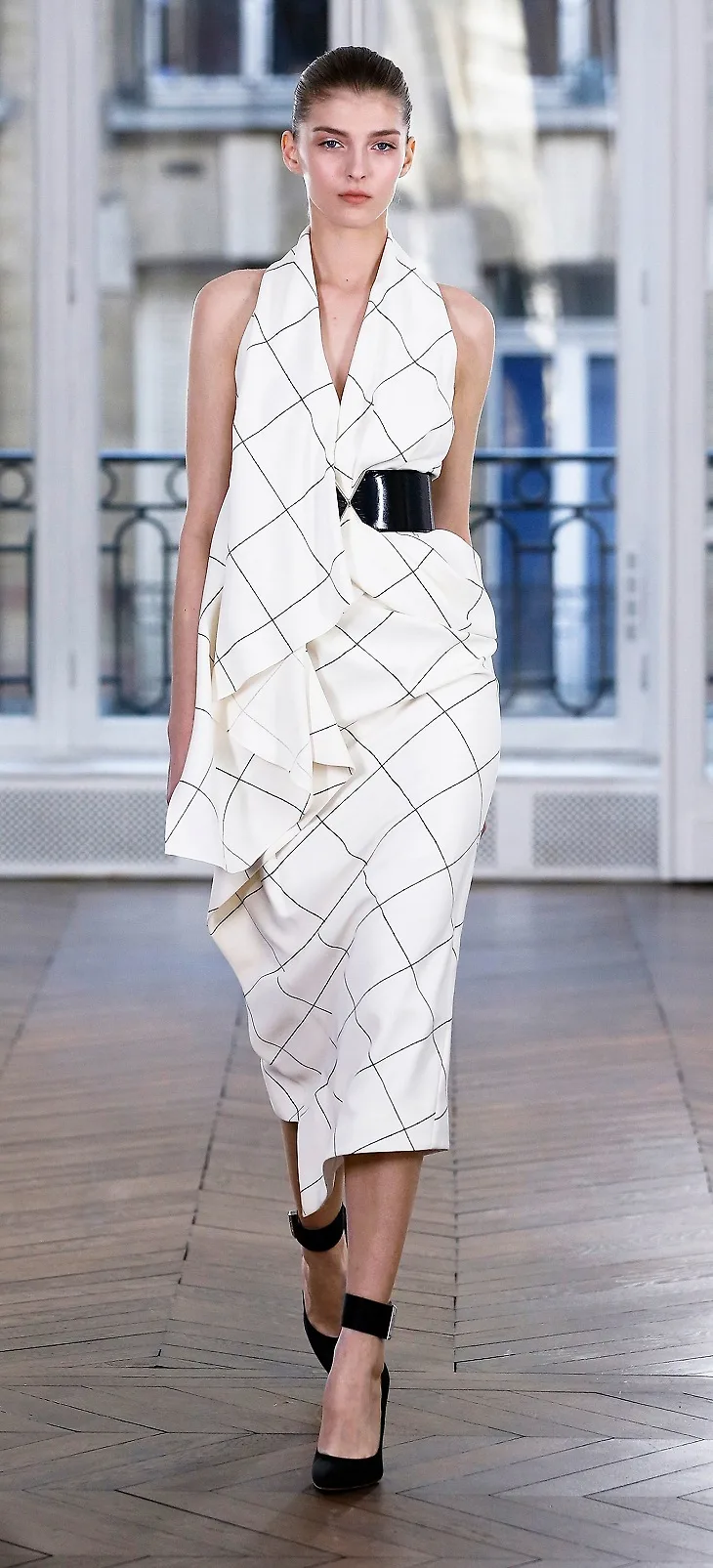 ELLE Việt Nam - Ralph & Russo hớp hồn phái đẹp với cảm hứng “Parisian Girl” trong bộ sưu tập mới (1) ELLE Việt Nam - Ralph & Russo hớp hồn phái đẹp với cảm hứng “Parisian Girl” trong bộ sưu tập mới (1)