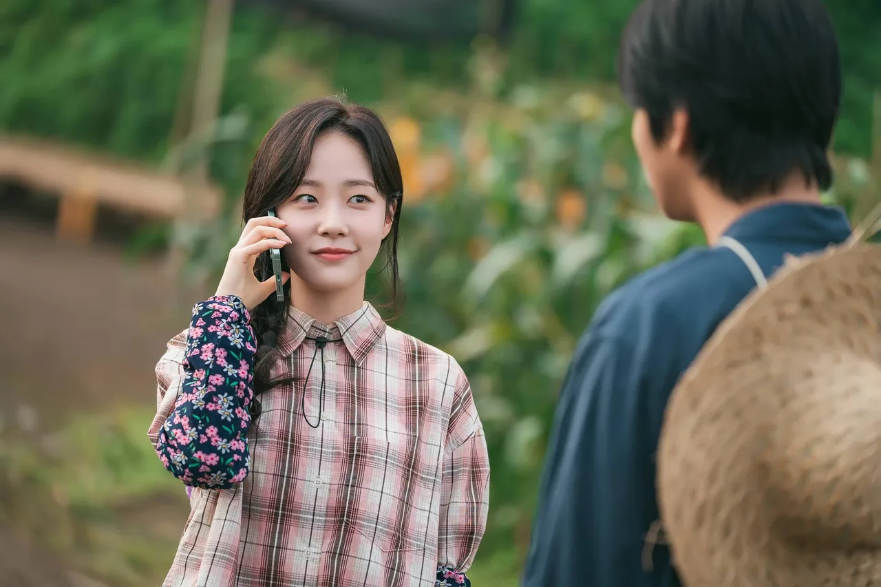 Chae Won Bin vai Dam Ye Jin trong sold out on you, cởi bỏ hình tượng lạnh lùng trong Doubt để mang đến nhân vật đa sắc hơn. (Ản: Yahoo)