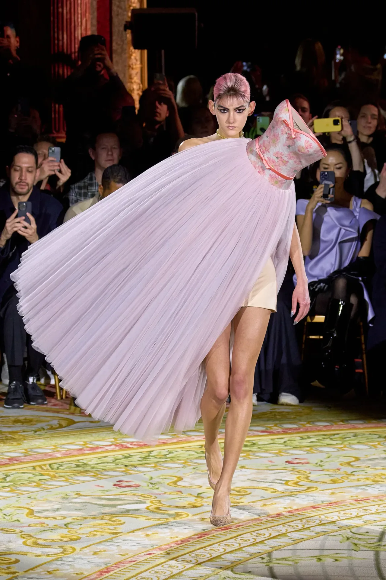 Đầm Viktor & Rolf Haute Couture Xuân Hè 2023 01