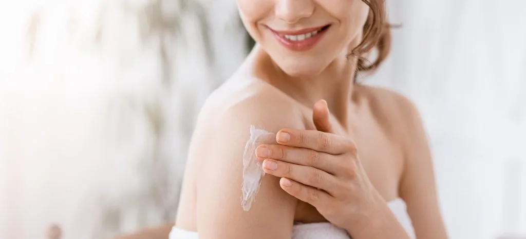 Sữa dưỡng thể cho body giúp dưỡng ẩm, dùng sau khi tắm.