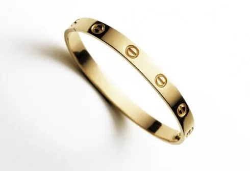 Vòng đeo tay Love bằng vàng đầu tiên. Cartier New York, 1970
