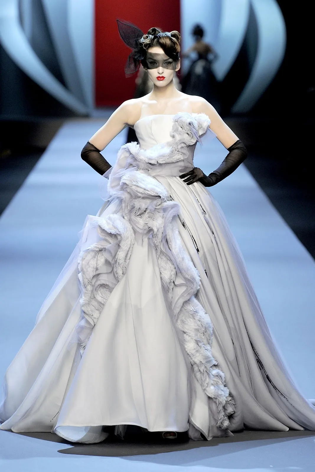 Váy cưới Dior ma mị 2011