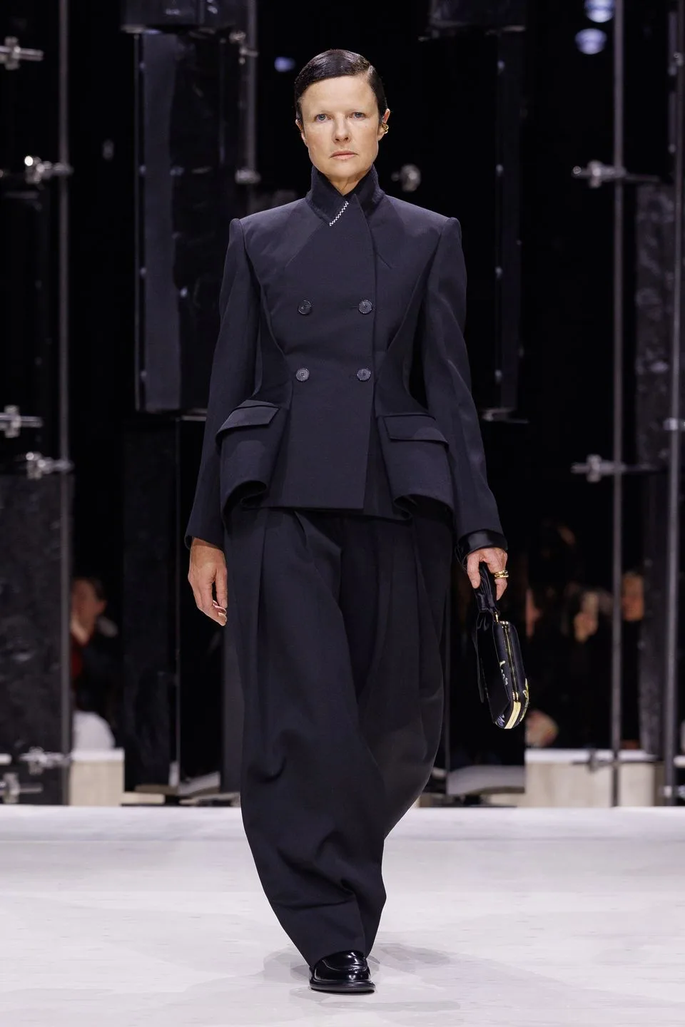 BST Givenchy Thu-Đông 2026