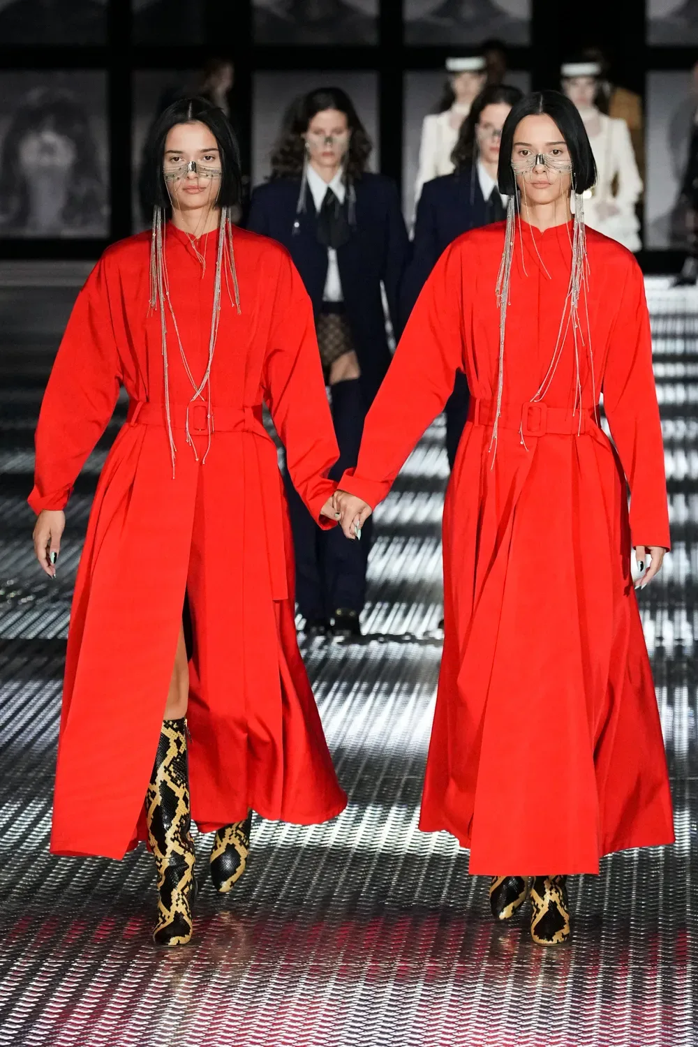 GG xuân hè 2023 look 2