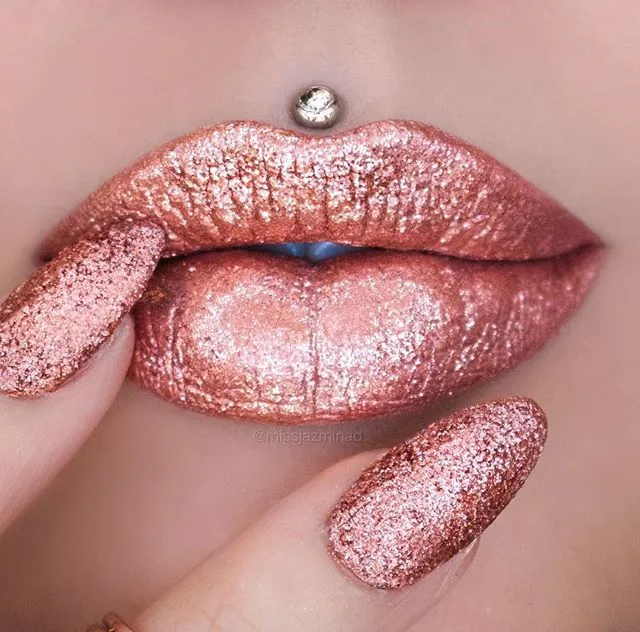 trang điểm kim tuyến 14 trang điểm kim tuyến 14