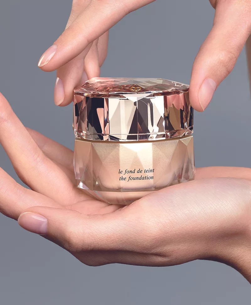 Clé de Peau Beauté THE FOUNDATION: “Nữ hoàng của các loại kem nền”
