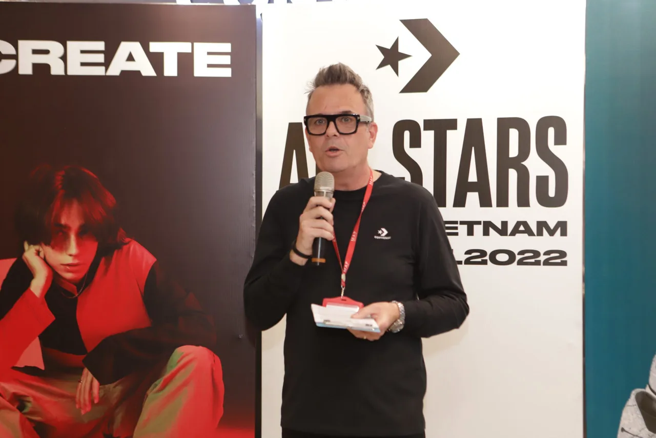 Đại diện thương hiệu Converse tại Việt Nam