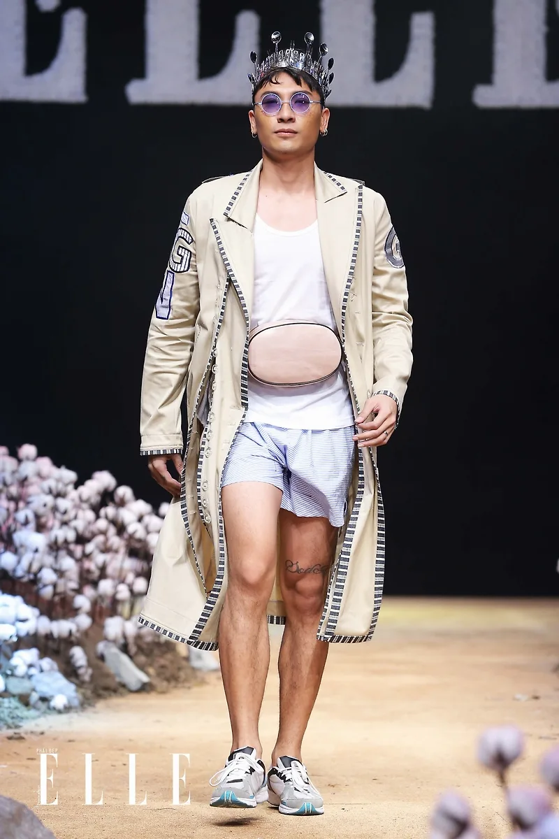 NTK Võ Công Khanh mang đến sự tươi vui với BST "Giấc mơ của Lily" tại ELLE Fashion Show NTK Võ Công Khanh mang đến sự tươi vui với BST "Giấc mơ của Lily" tại ELLE Fashion Show