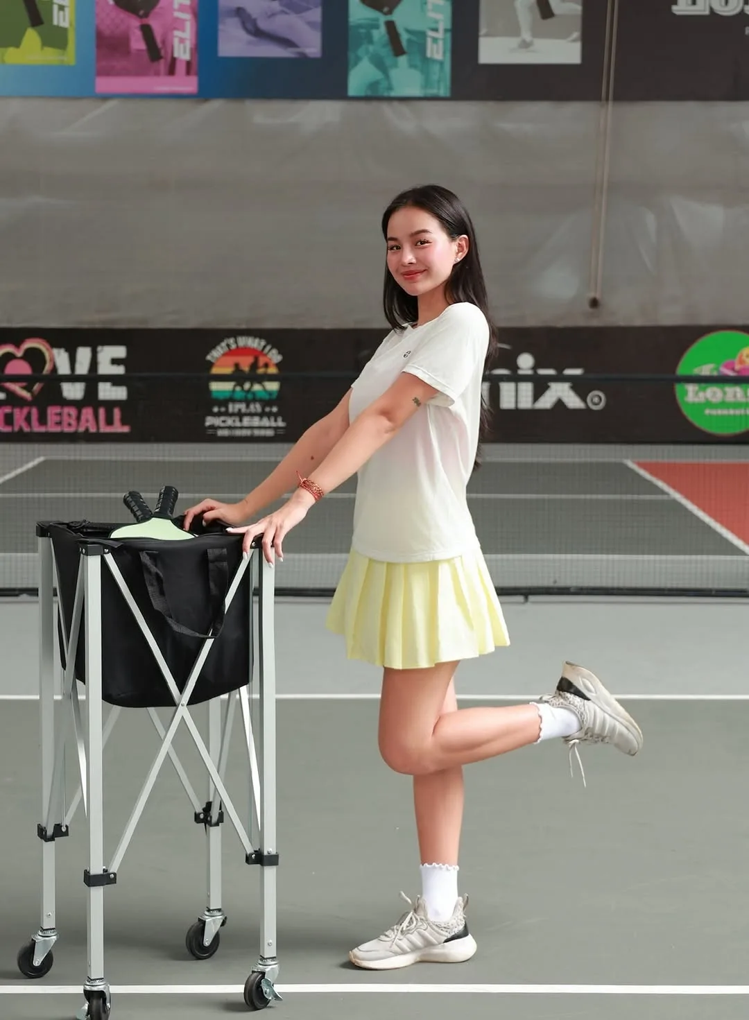 Áo thun tập chất liệu cotton mỏng nhẹ, rộng rãi.