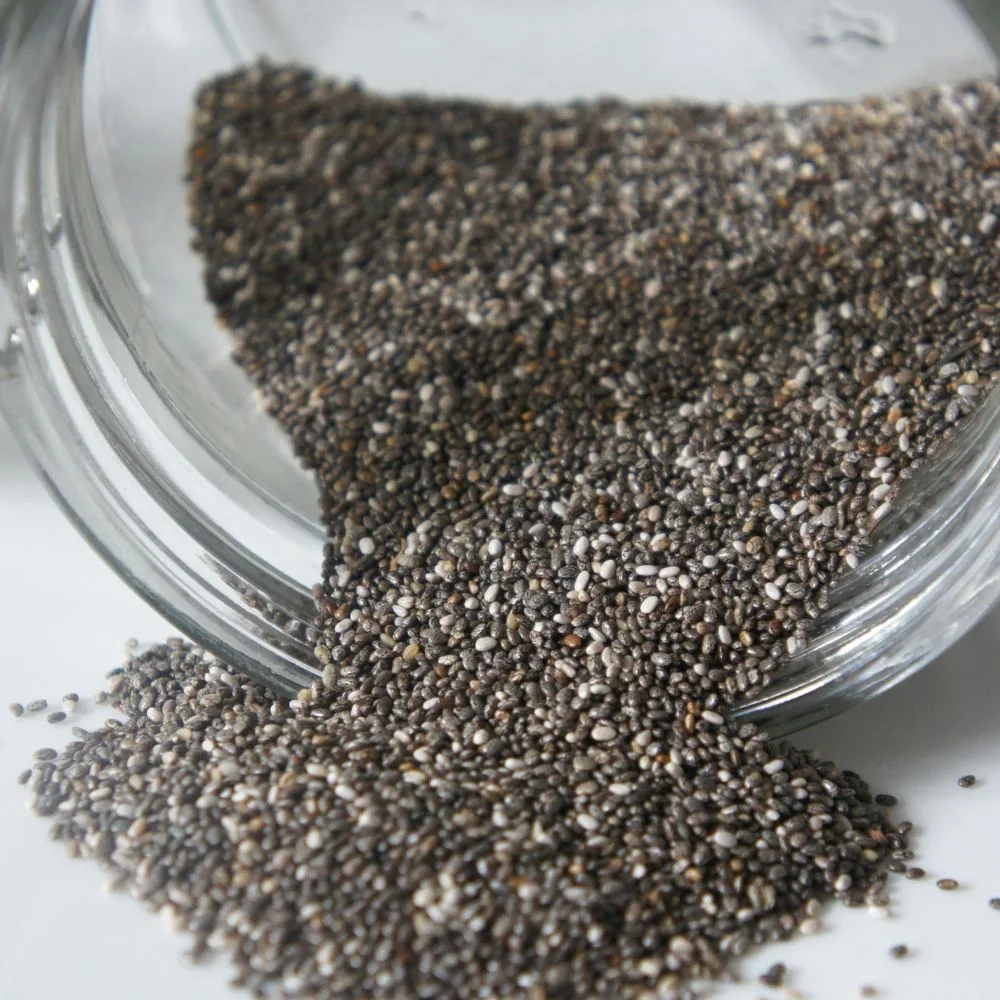 hạt chia trong lọ thủy tinh