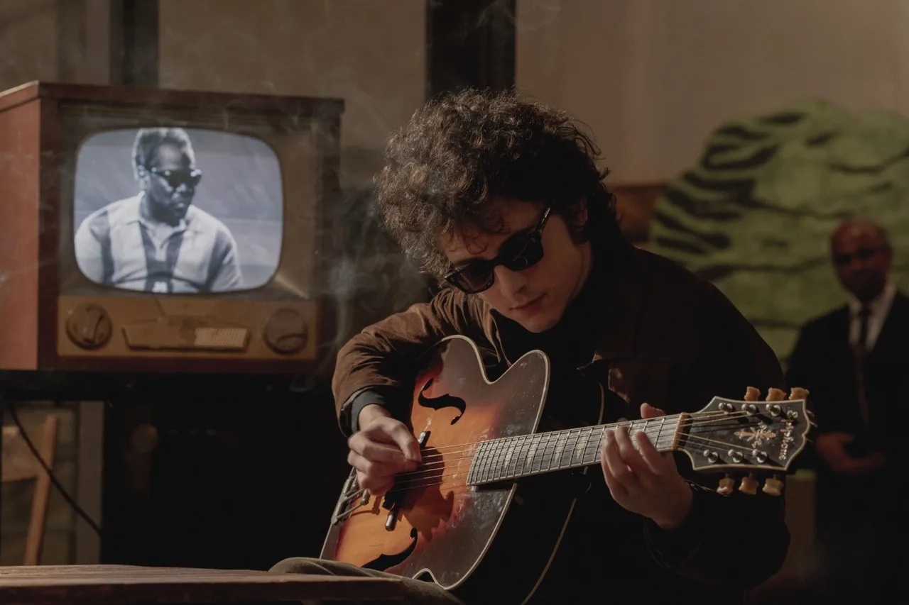 timothee chalamet trong a complete unknown