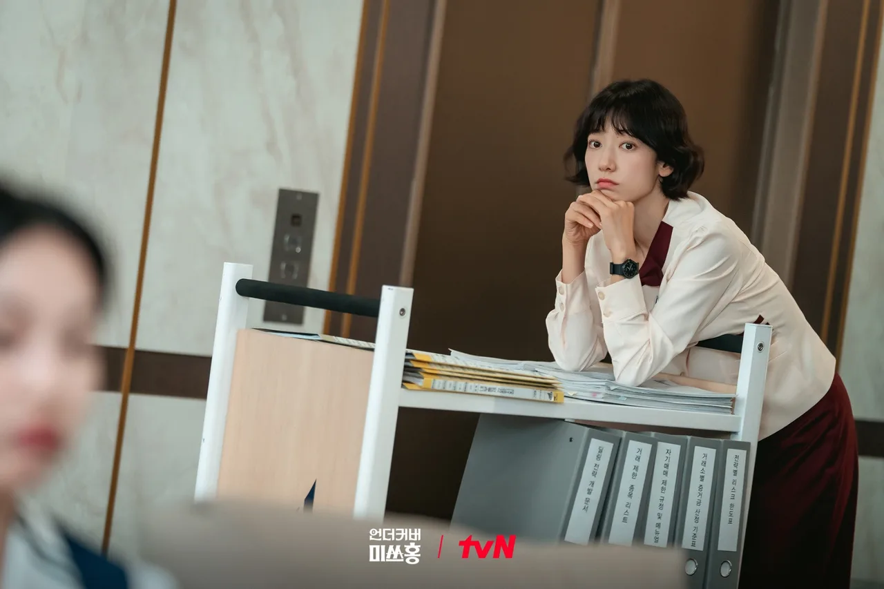 Park Shin Hye mang đến diễn xuất tài tình trong Undercover Miss Hong