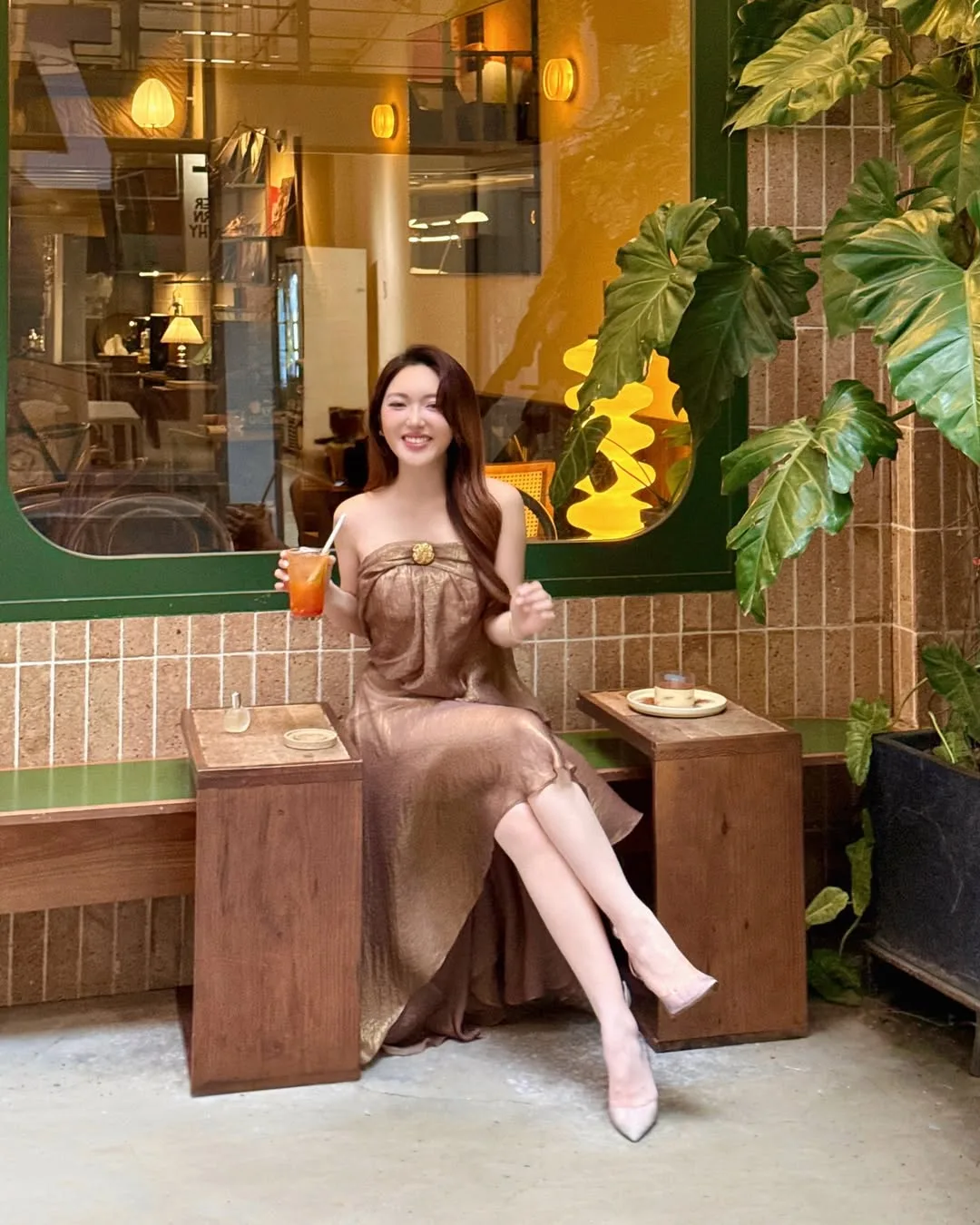 Chloe Nguyễn diện bản phối màu nâu