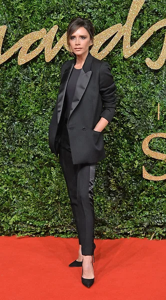 Những khoảnh khắc sao diện vest nữ đẹp Victoria Beckham - Burberry
