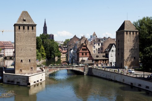 Hai tháp canh thuộc thành cổ Strasbourg - Alsace