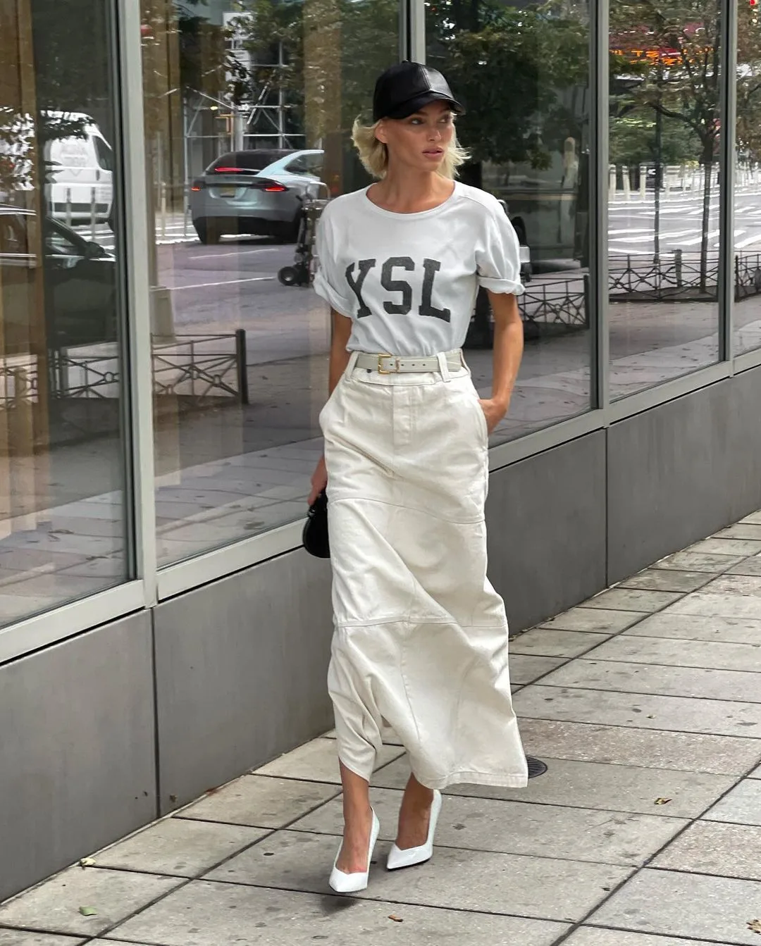 Áp phông họa tiết YSL màu trắng