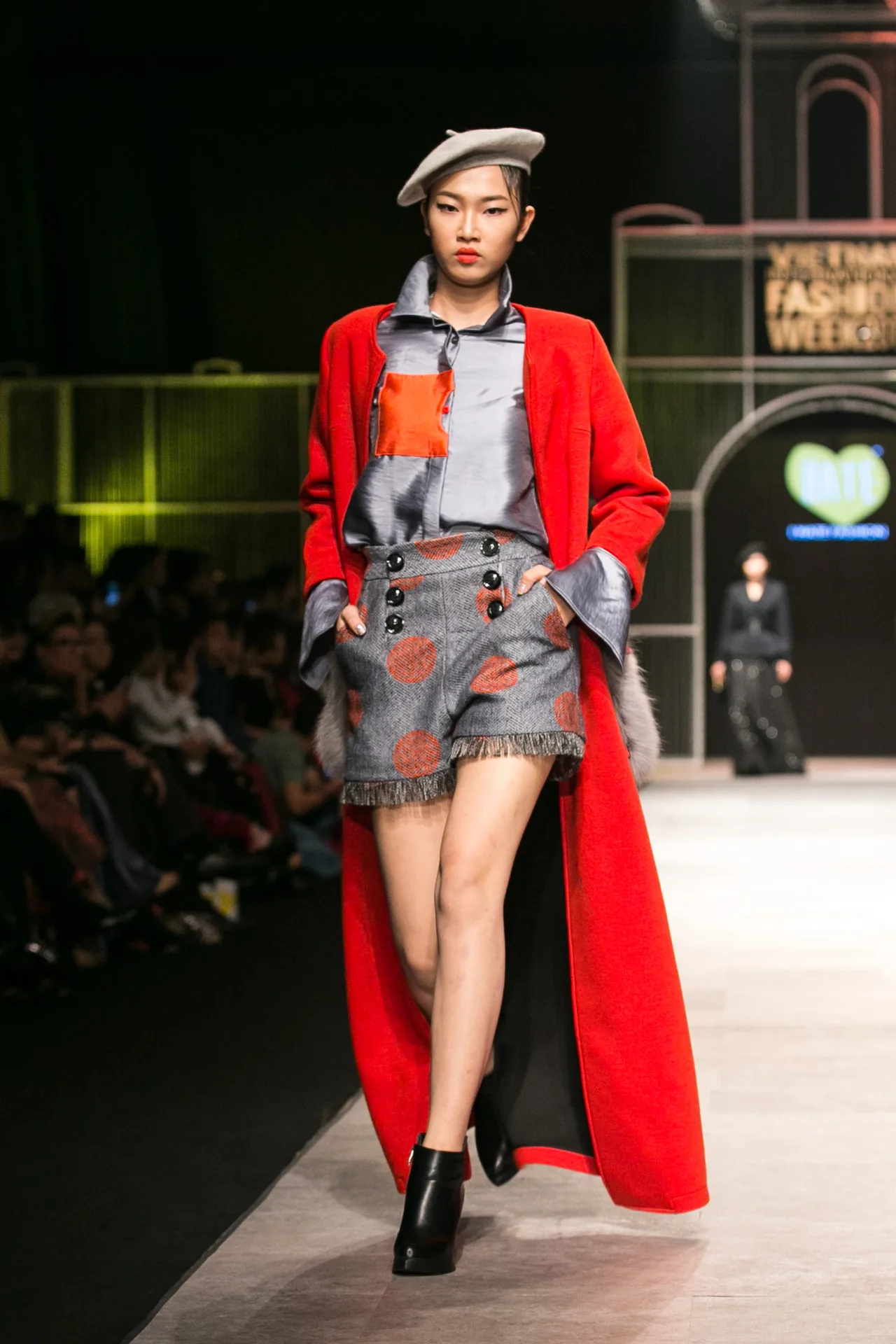 I HATE FASHION thả “Ký ức những mùa đông cũ kỹ” vào BST Thu-Đông 2016 tại VIFW - ELLE VN