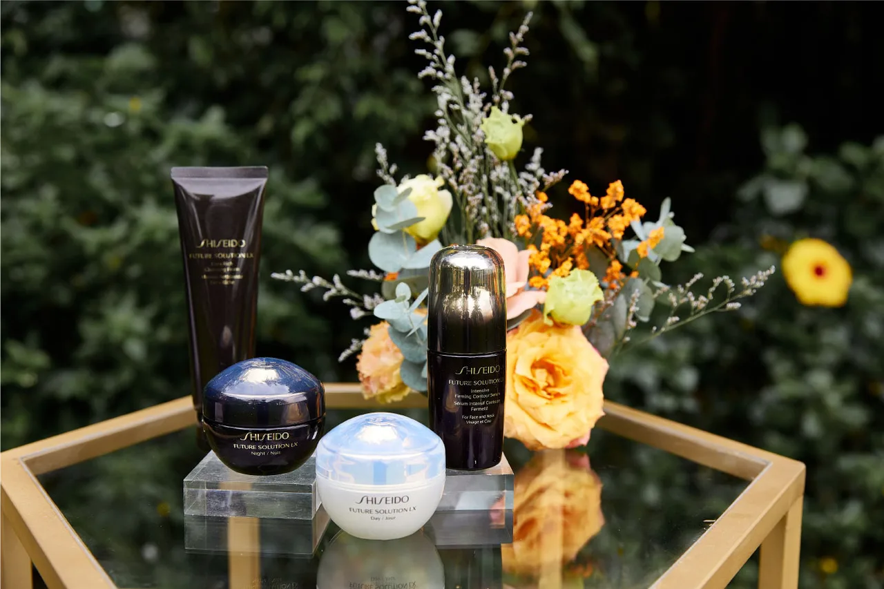 Bộ mỹ phẩm Shiseido Future Solution LX shiseido-future-solution-lx-empowering-women