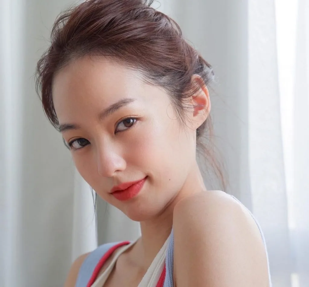 Serum là sản phẩm phù hợp trong việc nuôi dưỡng và chăm sóc làn da nhạy cảm Serum là sản phẩm phù hợp trong việc nuôi dưỡng và chăm sóc làn da nhạy cảm