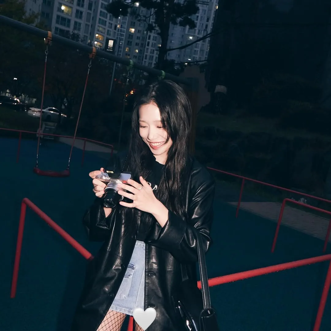 Jo Yuri diện áo khoác da phong cách