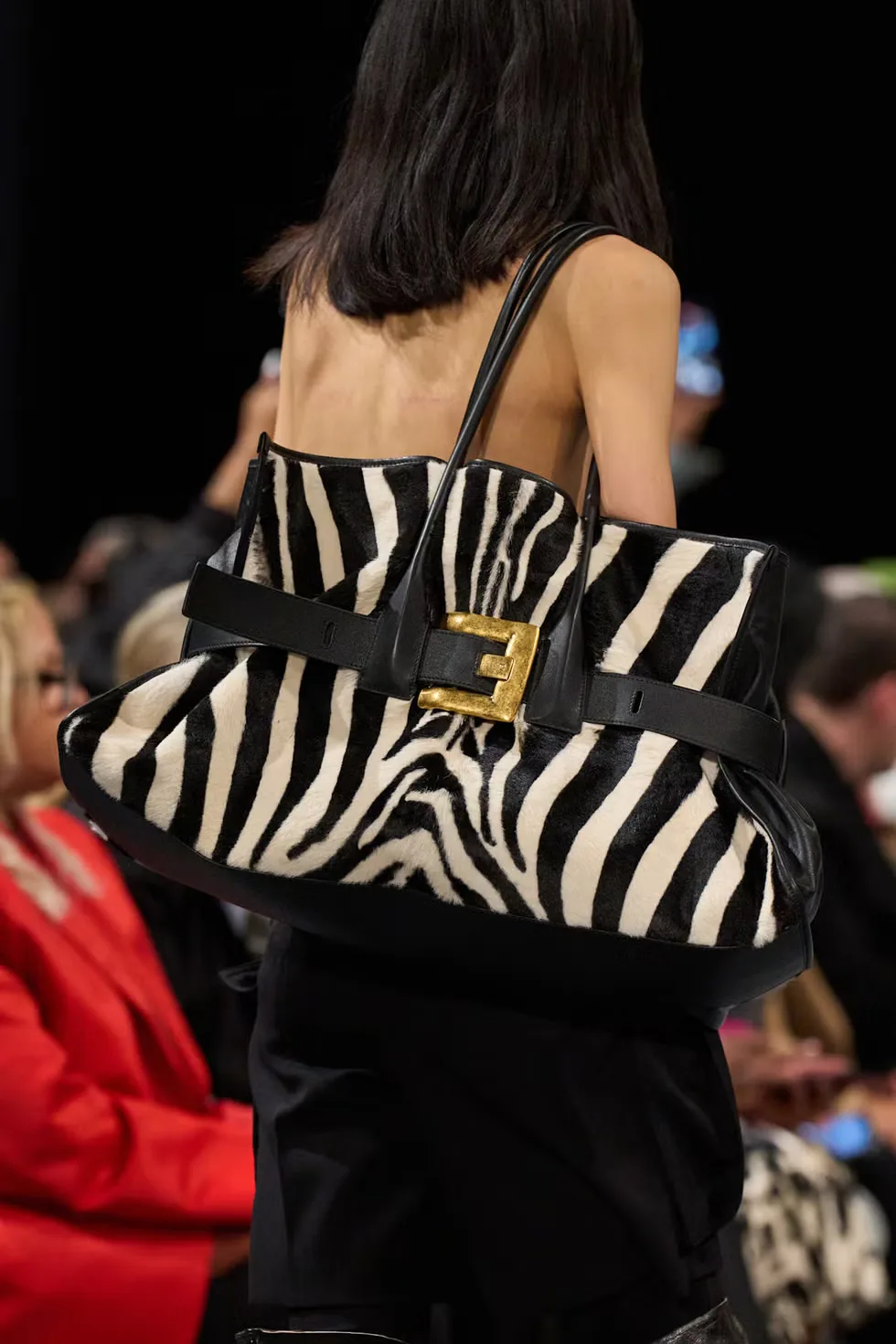 Xu hướng túi xách Balmain