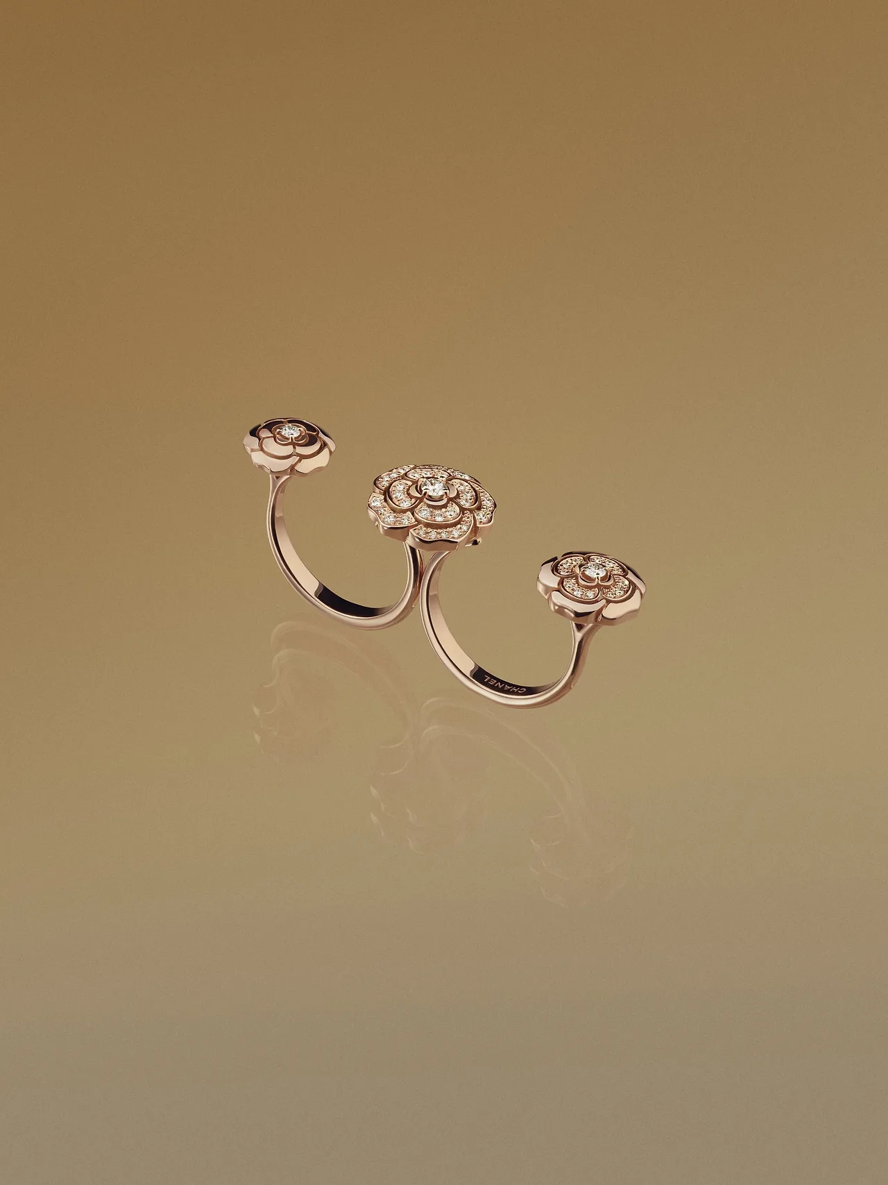 nhẫn rose gold Camelia của Chanel 1