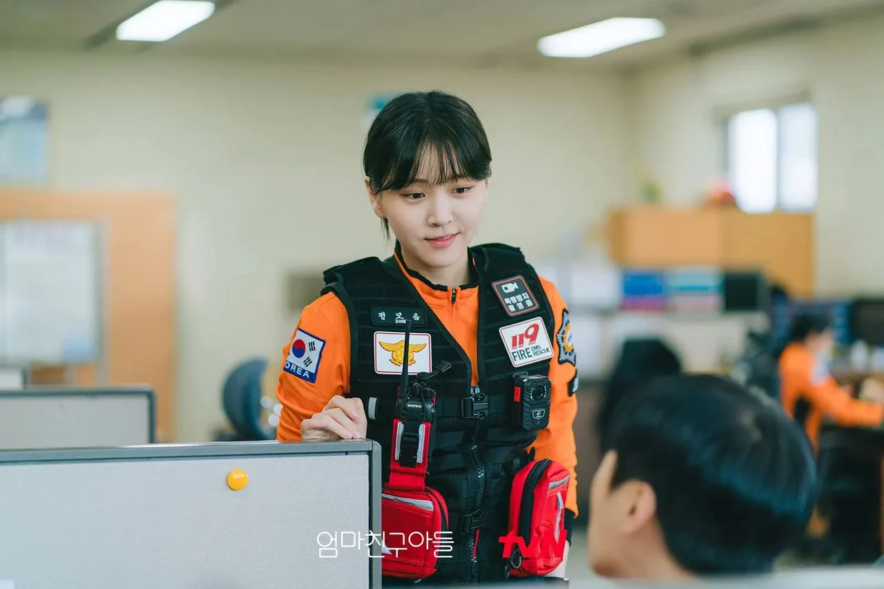nữ phụ kim ji eun trong love next door