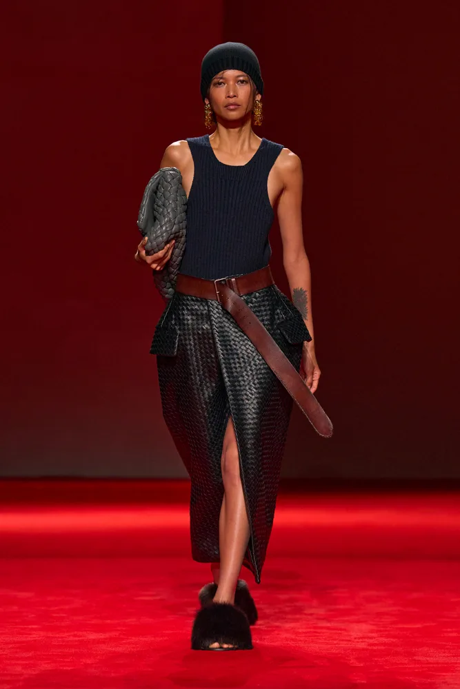 Chân váy sử dụng kỹ thuật dệt Intreccio