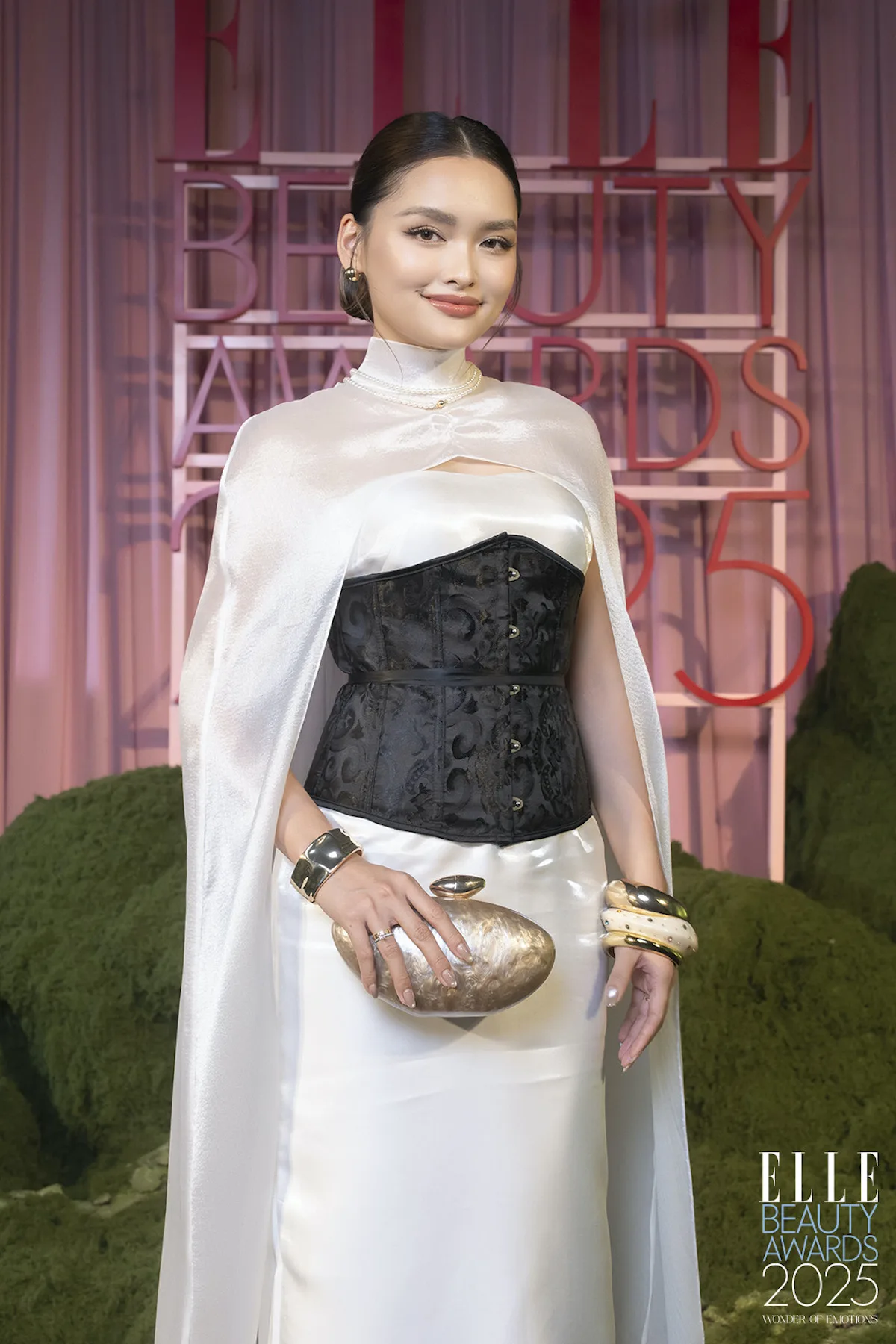 Influencer Linda Ngô sang trọng chiếc đầm dạ hội