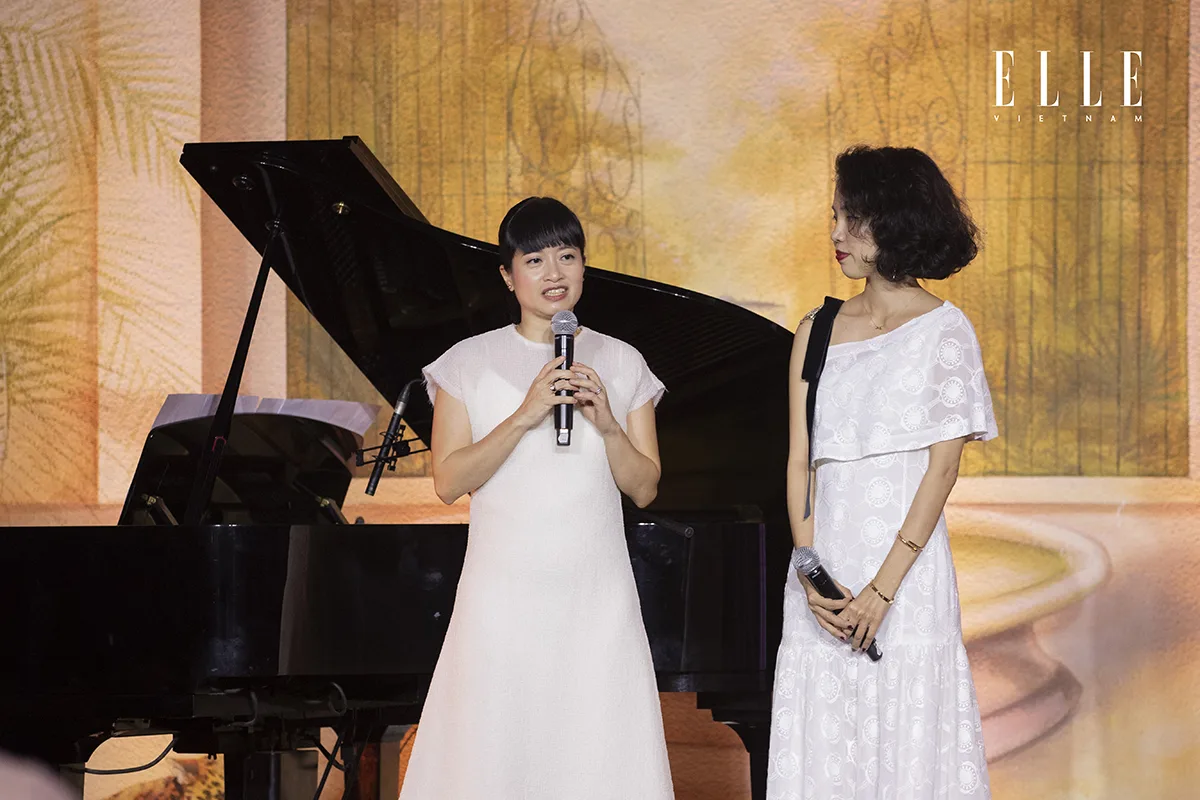Bà Liên Chi và bà Nicky Khánh Ngọc phát biểu đôi lời tại sự kiện ELLE Beauty Awards 2022 Bà Liên Chi và bà Nicky Khánh Ngọc phát biểu đôi lời tại sự kiện ELLE Beauty Awards 2022