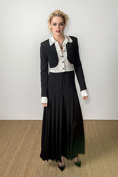 Những khoảnh khắc sao diện vest nữ đẹp Kristen Stewart - Chanel