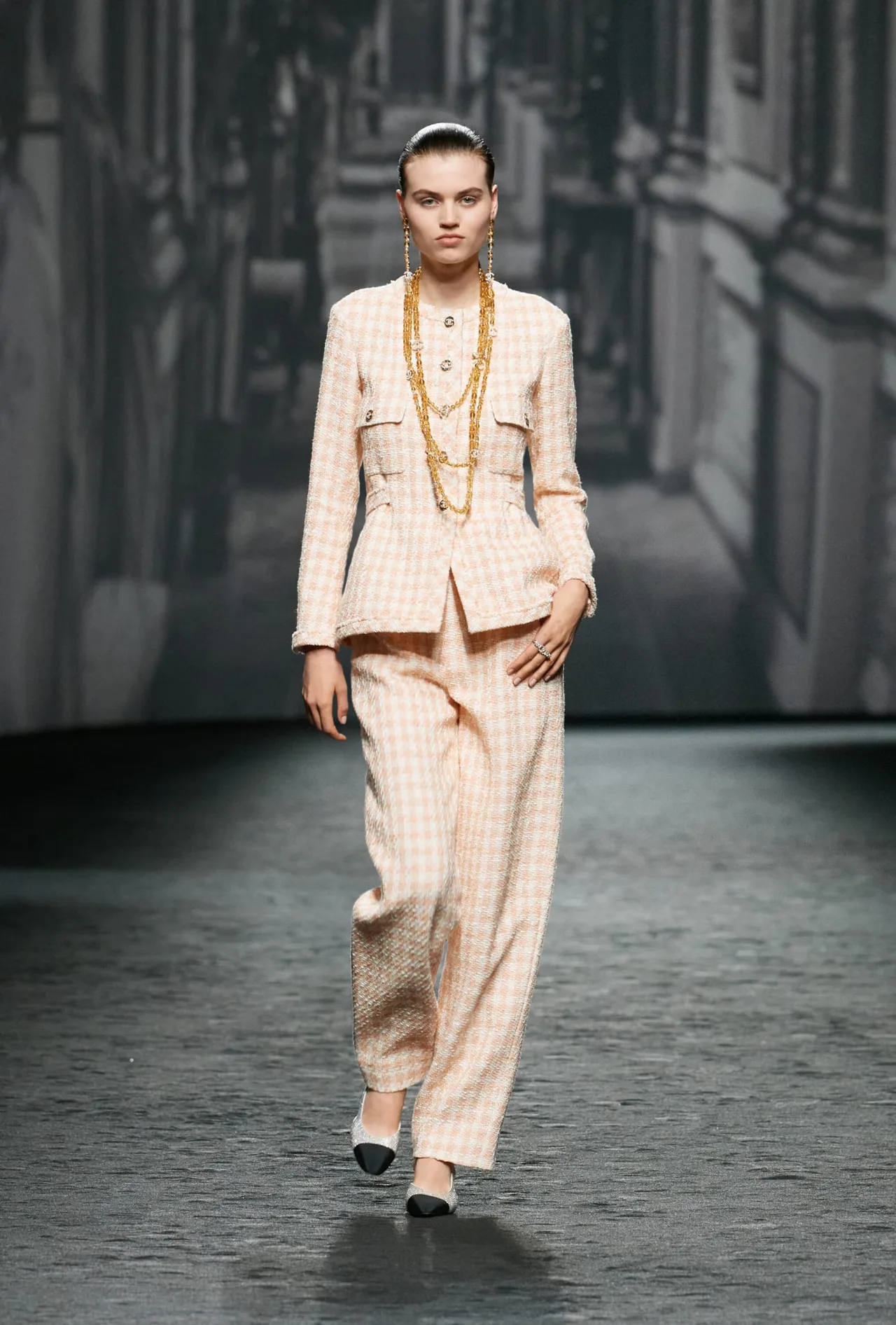 CHANEL Xuân Hè 2023 Ready to Wear look 30