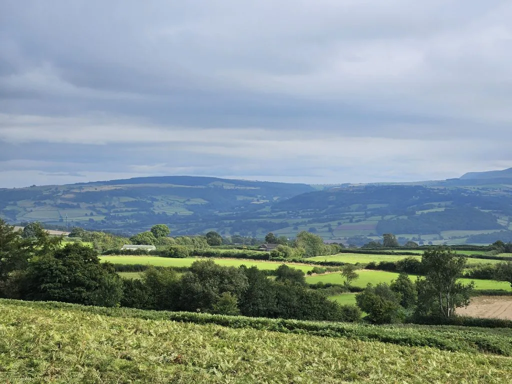 wales bình nguyên bất tận wales bình nguyên bất tận
