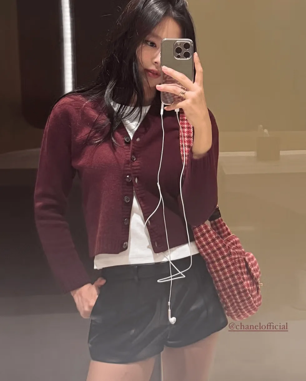 jennie diện cardigan chuẩn sao Hàn