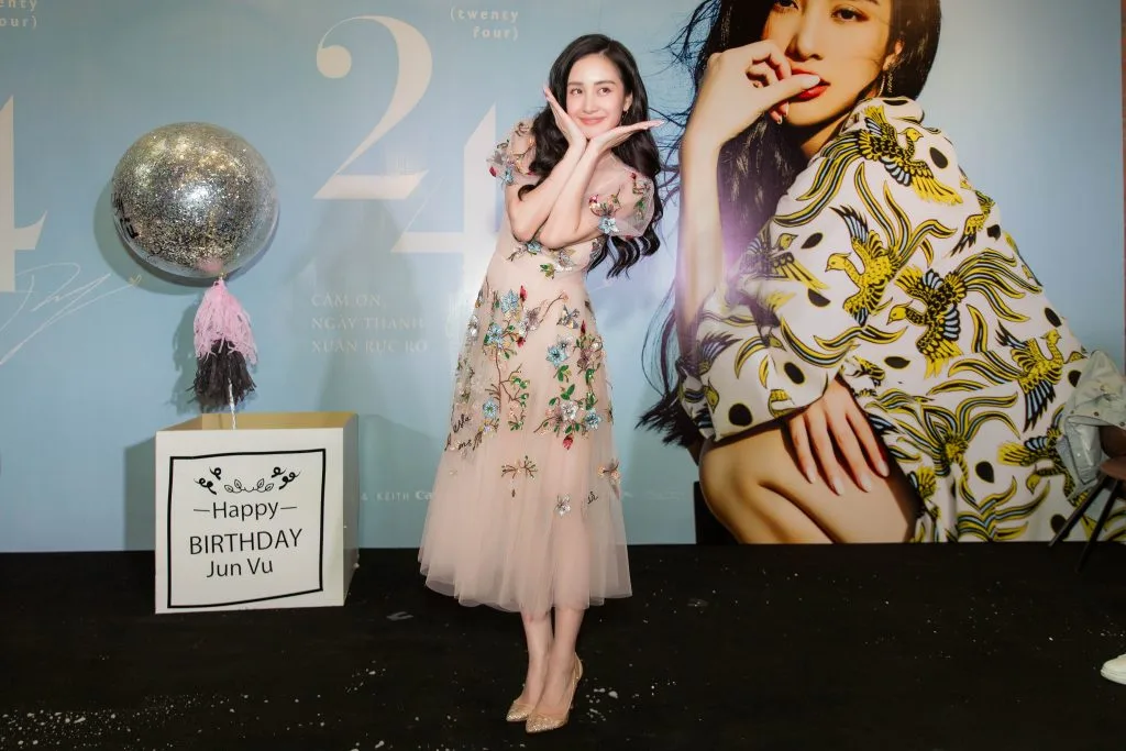 jun vũ ra mắt photobook 04