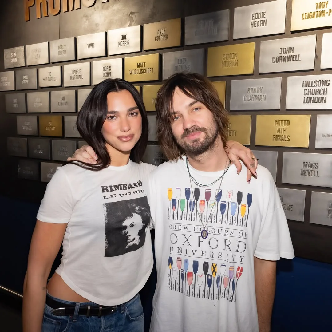 Dua Lipa trong buổi trình diễn cùng Tame Impala