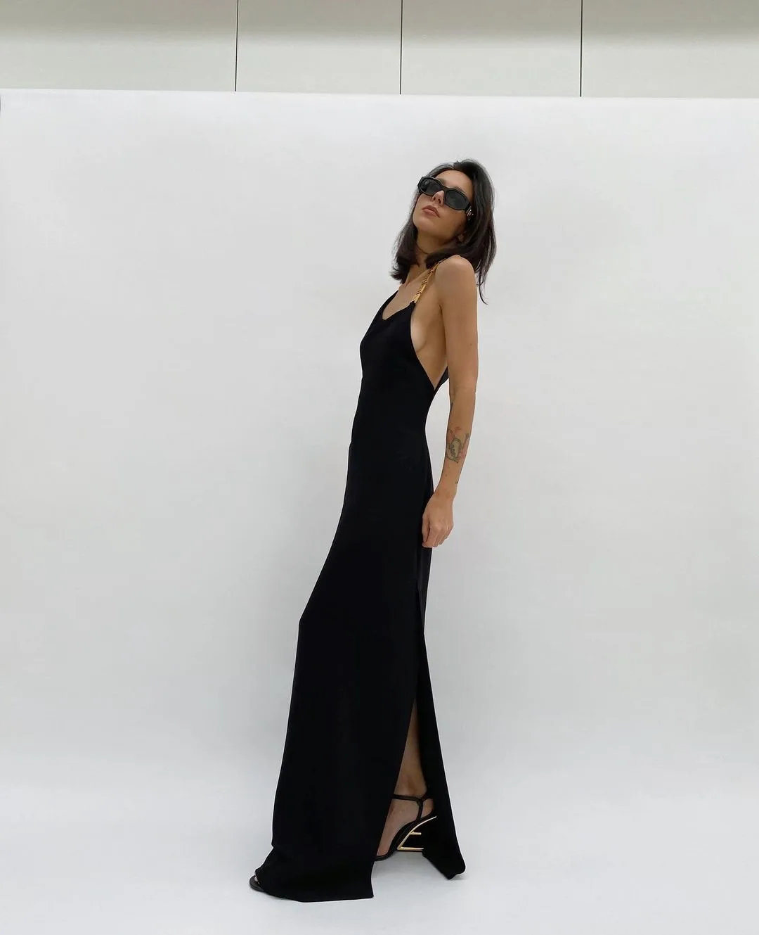 slip dress maxi màu đen xẻ tà