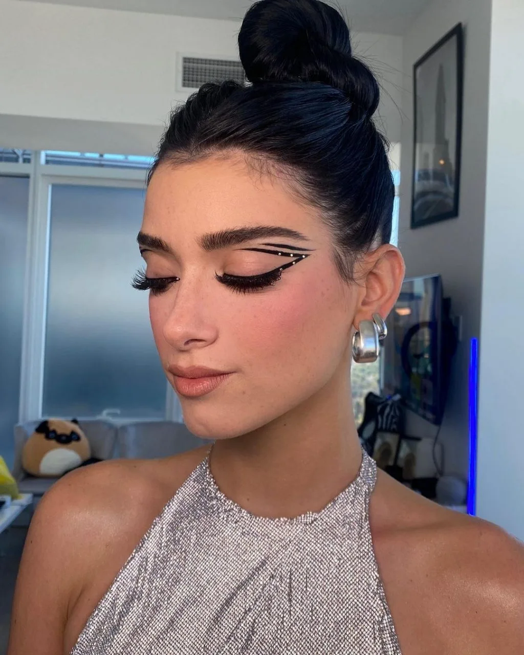 Xu hướng trang điểm mắt Graphic Eyeliner nổi bật mùa Hè Xu hướng trang điểm mắt Graphic Eyeliner nổi bật mùa Hè
