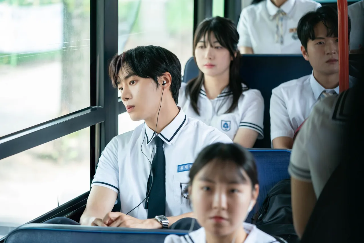 Choo Young Woo vào vai Kim Jae Won trong phim Đêm Nay Dẫu Tình Yêu Này Biến Mất Khỏi Thế Gian