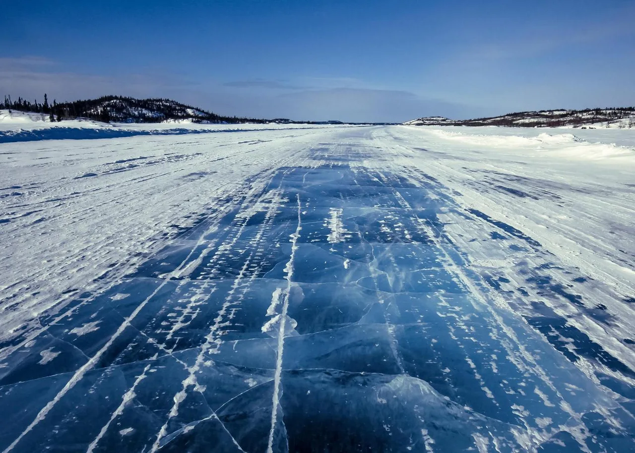 đường mùa đông tukoyaktuk