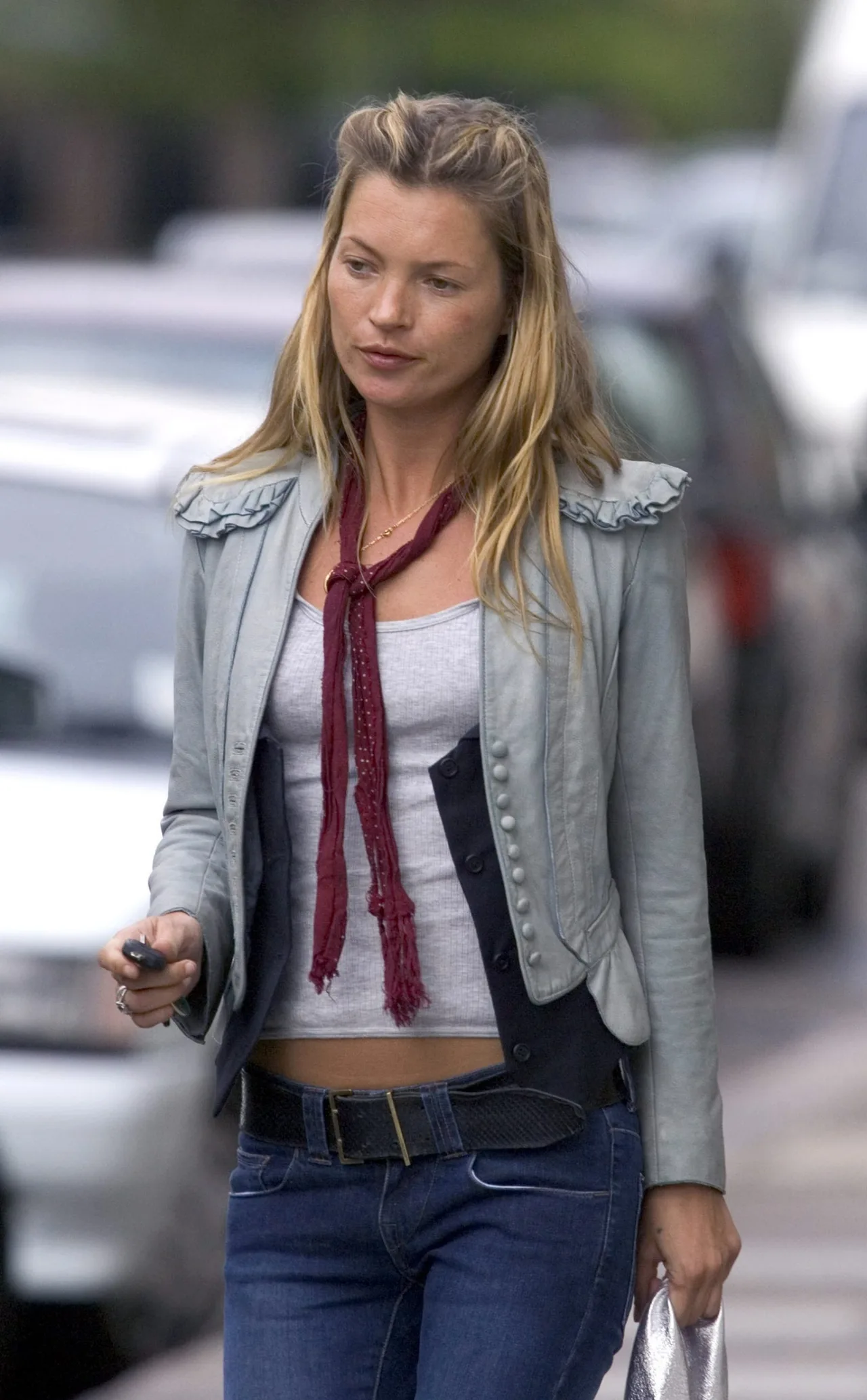 kate moss khăn choàng mỏng 2000s