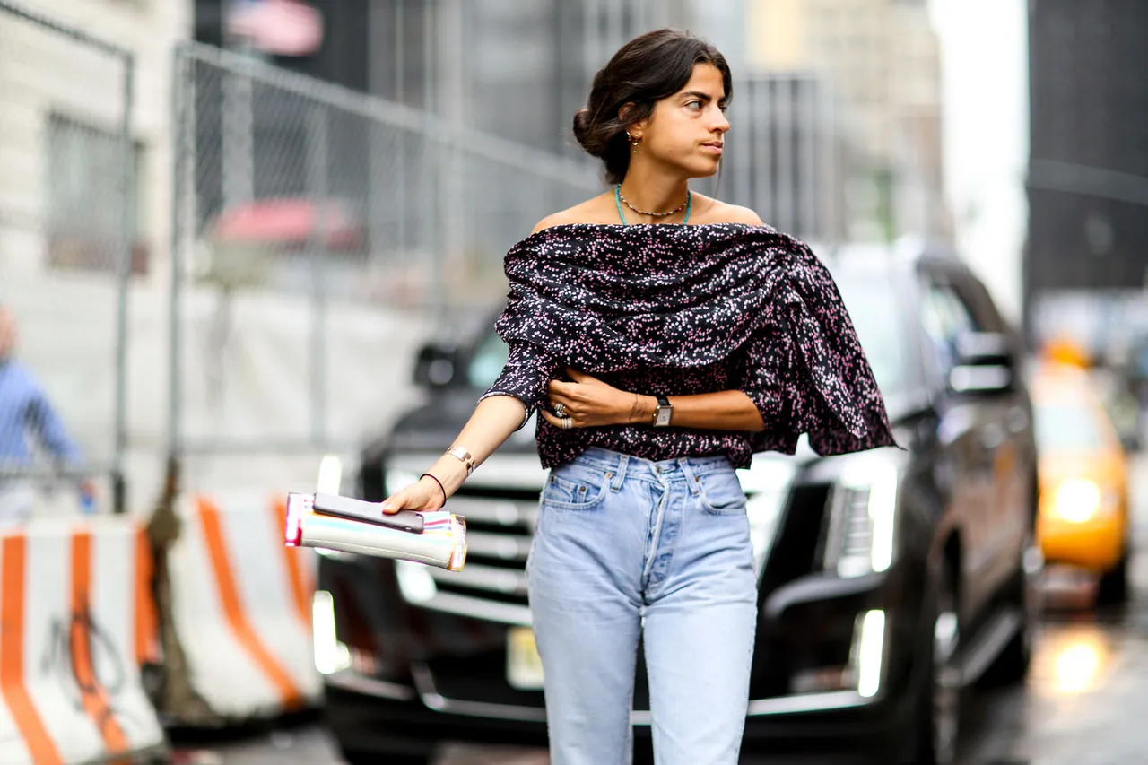 Leandra Medine lăng xê kiểu jeans 80s.