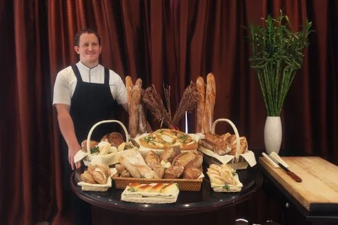 Các loại bánh mới của Christophe Grilo sẽ được chính thức phục vụ tại các nhà hàng trong khách sạn Metropole và được bày bán tại L’Epicerie du Metropole kể từ ngày 20 tháng 5.
