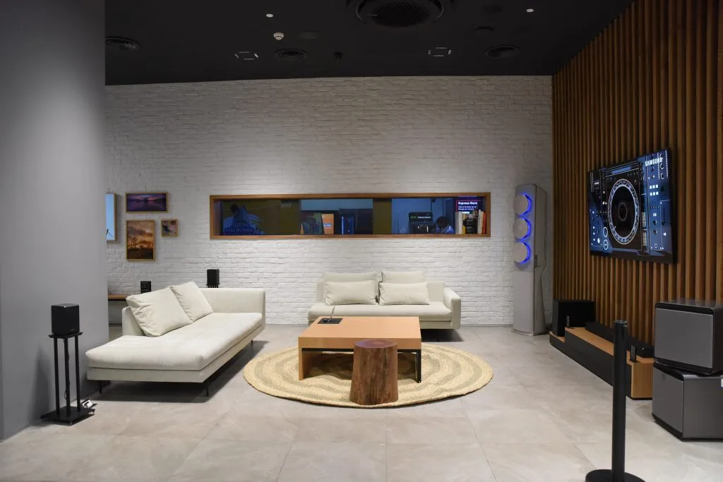 Samsung Showcase 12