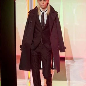 Andrej Pejic trở thành tâm điểm tại show Jean Paul Gaultier