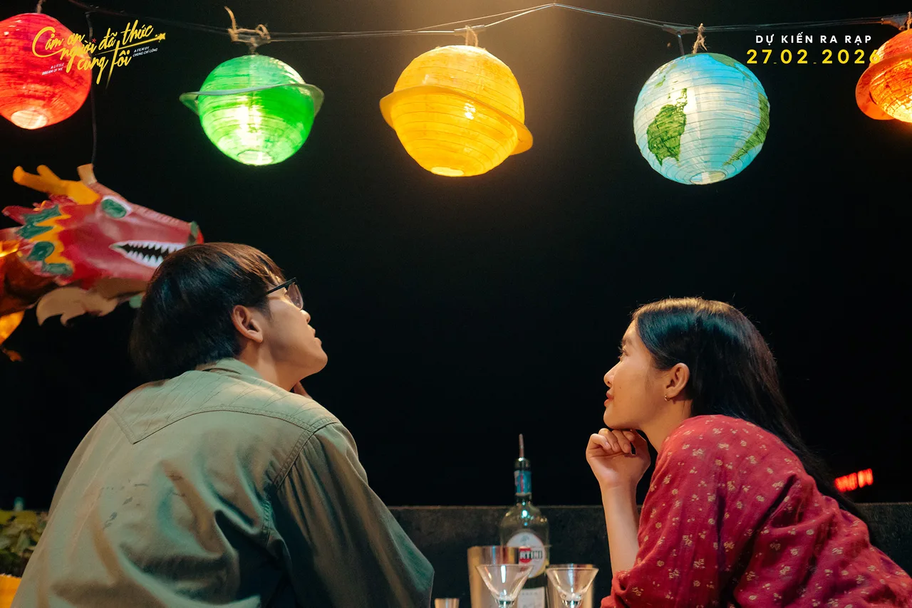 Diễn viên Doãn Hoàng và Kim Khánh trong teaser trailer của phim Cảm ơn người đã thức cung tôi.